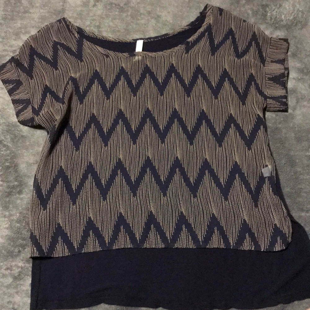 Very cute, high low shirt